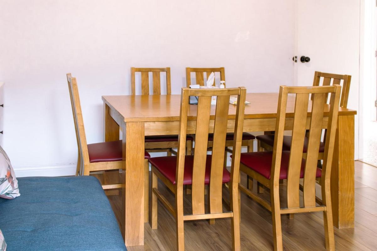 4-bedroom Flat Near Central, 2-min Walk To Metro Londra