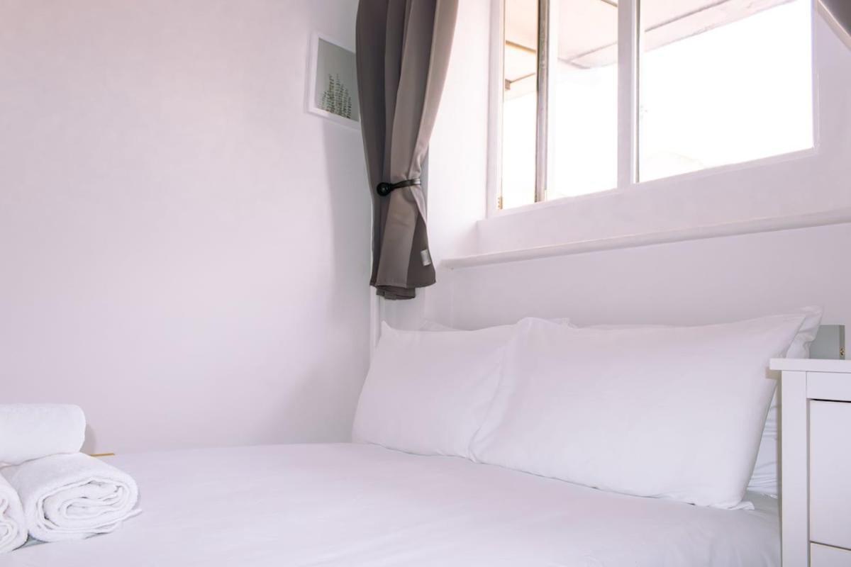 4-bedroom Flat Near Central, 2-min Walk To Metro Londra