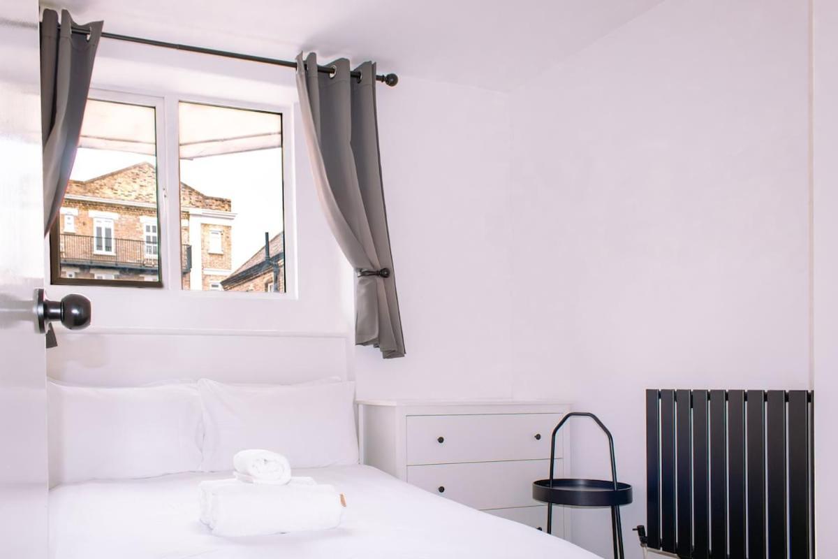 Appartamento 4-bedroom Flat Near Central, 2-min Walk To Metro