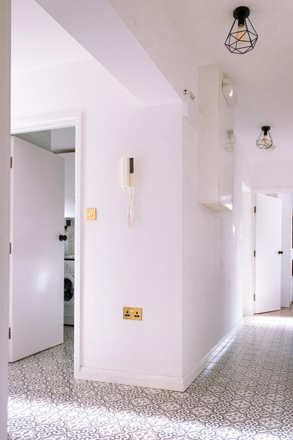 Appartamento 4-bedroom Flat Near Central, 2-min Walk To Metro *